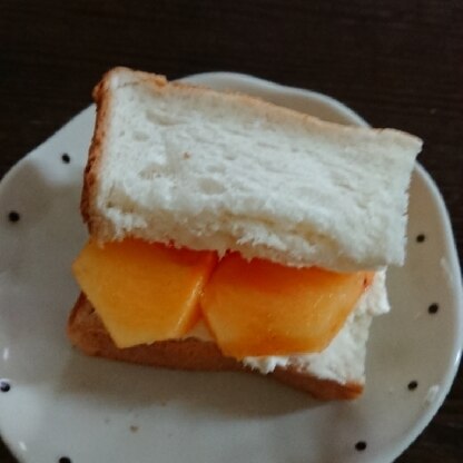 柿とクリームチーズ合いますね(^-^)サンドイッチとてもおいしかったです(*^-^*)